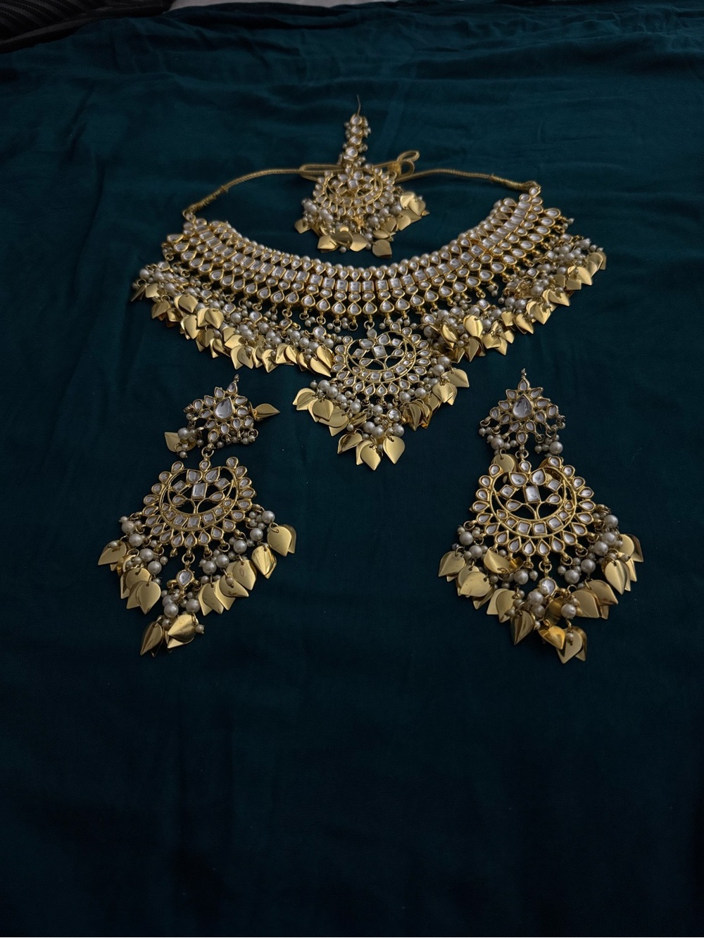 Unbranded Gold-Tone Kundan Choker Necklace with Matching Earrings